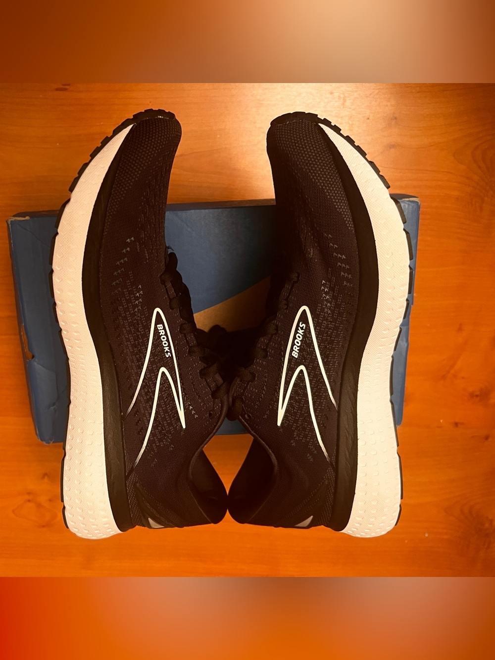 Brooks Black and White Men's Running Sneakers men’s 9.5 new in box